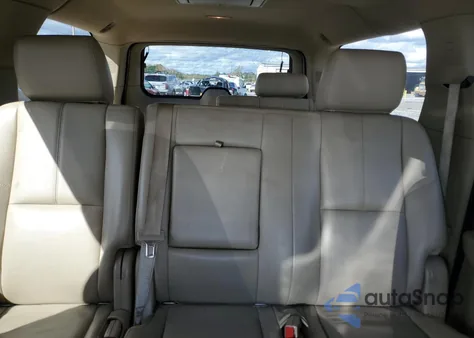 2013 Chevrolet Suburban C1500 Lt z USA, uszkodzony, nr VIN 1GNSCJE04DR255872